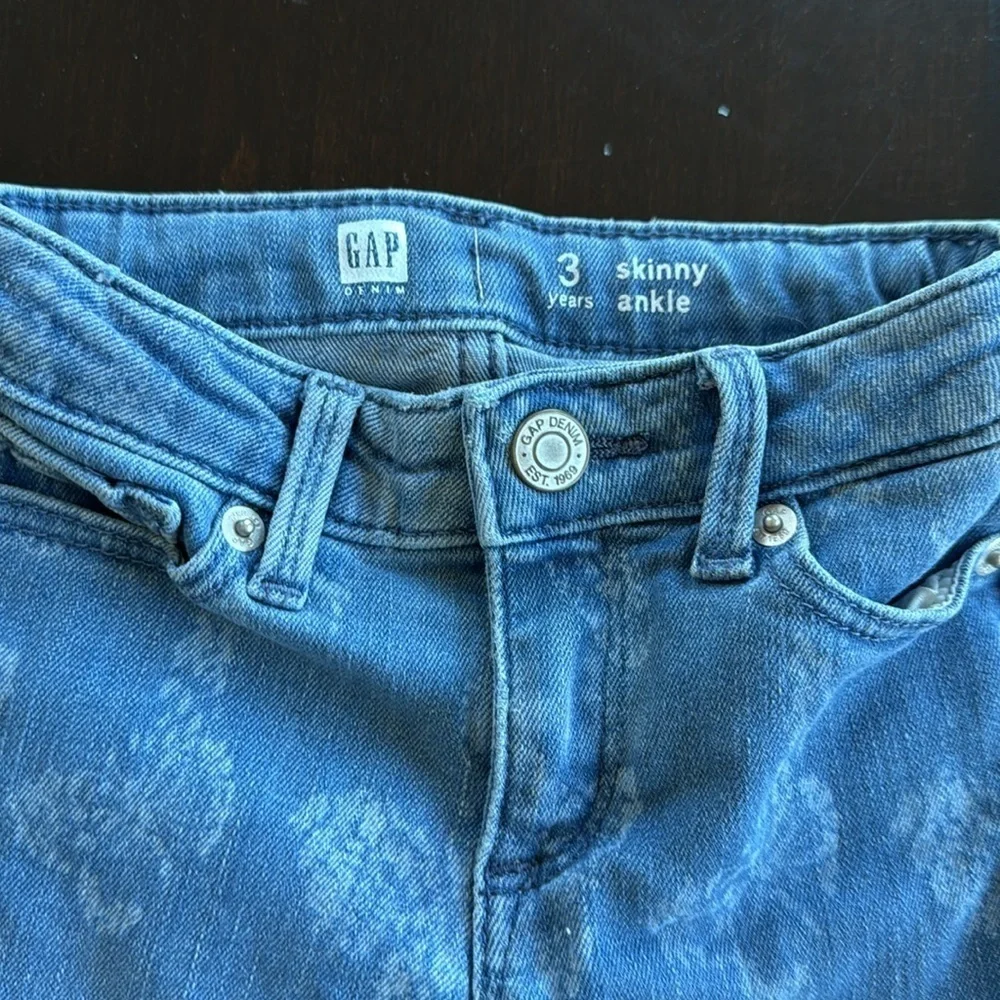 Frayed crop jeans with white washed butterflies size 3T